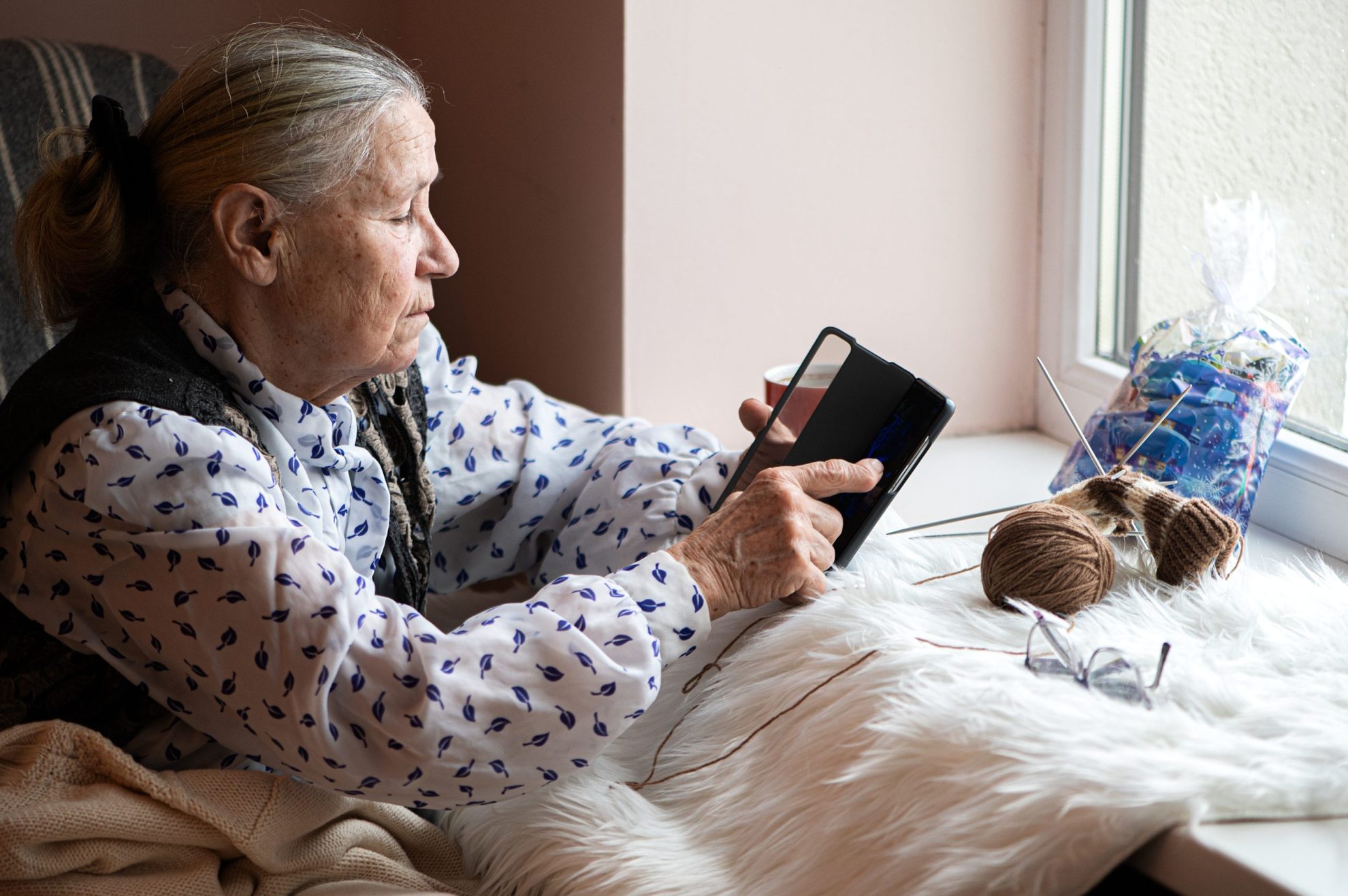 Comfort Items for Seniors in Recovery